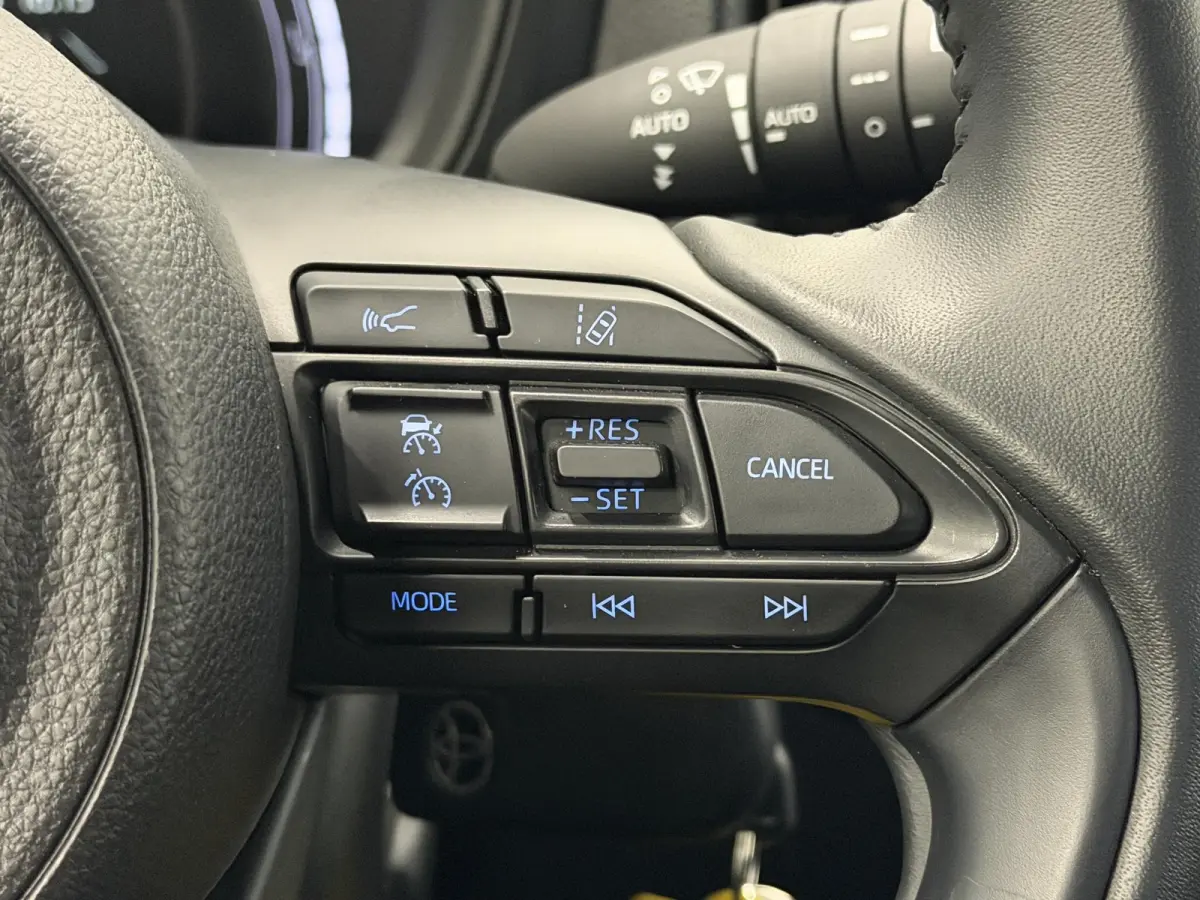 1.0 VVT-i Automaat Pulse Navigatie Apple Carplay/Android Auto Camera 17" Lichtmetalen Velgen Climate Control Adaptieve Cruise Control Two Tone