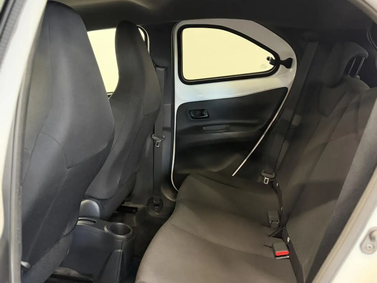 1.0 VVT-i Automaat Pulse Navigatie Apple Carplay/Android Auto Camera 17" Lichtmetalen Velgen Climate Control Adaptieve Cruise Control Two Tone