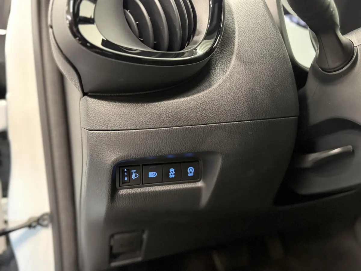 1.0 VVT-i Automaat Pulse Navigatie Apple Carplay/Android Auto Camera 17" Lichtmetalen Velgen Climate Control Adaptieve Cruise Control Two Tone