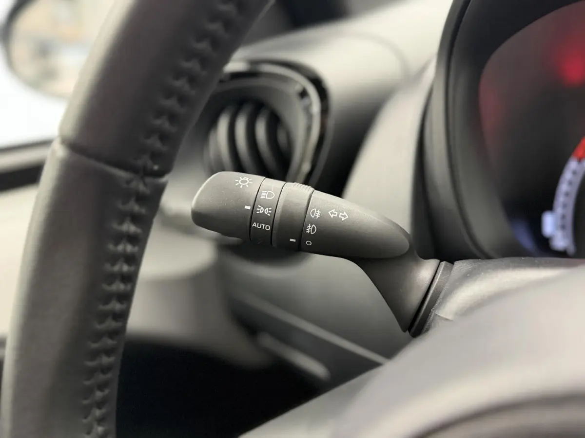 1.0 VVT-i Automaat Pulse Navigatie Apple Carplay/Android Auto Camera 17" Lichtmetalen Velgen Climate Control Adaptieve Cruise Control Two Tone
