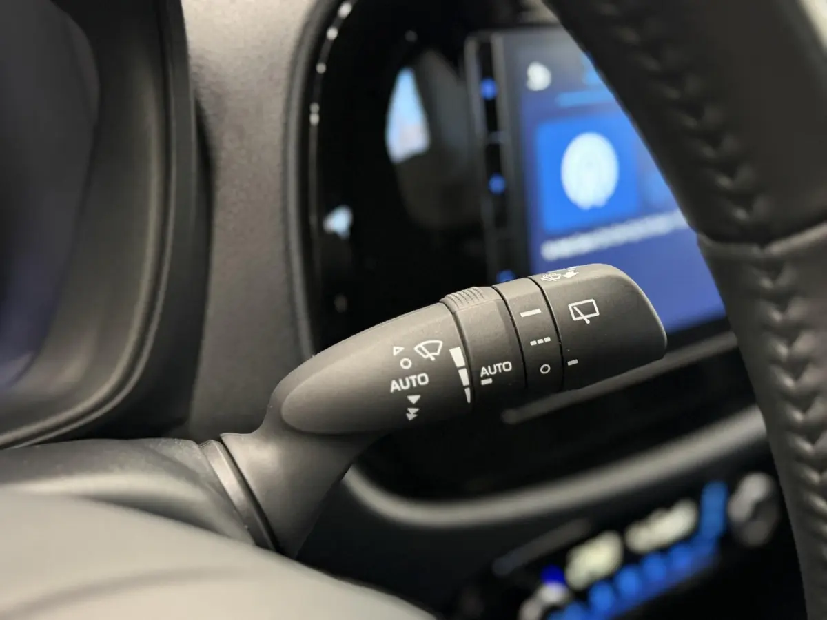 1.0 VVT-i Automaat Pulse Navigatie Apple Carplay/Android Auto Camera 17" Lichtmetalen Velgen Climate Control Adaptieve Cruise Control Two Tone