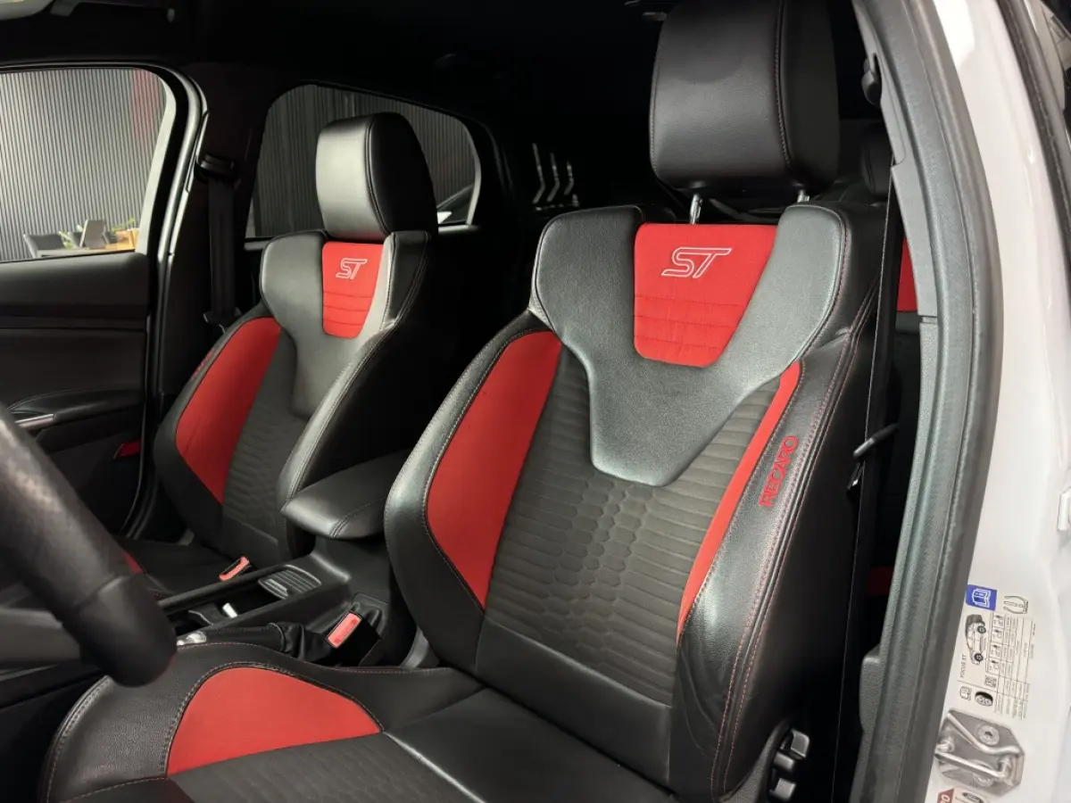 2.0 ST-2 250PK 2016 RECARO MAXTON