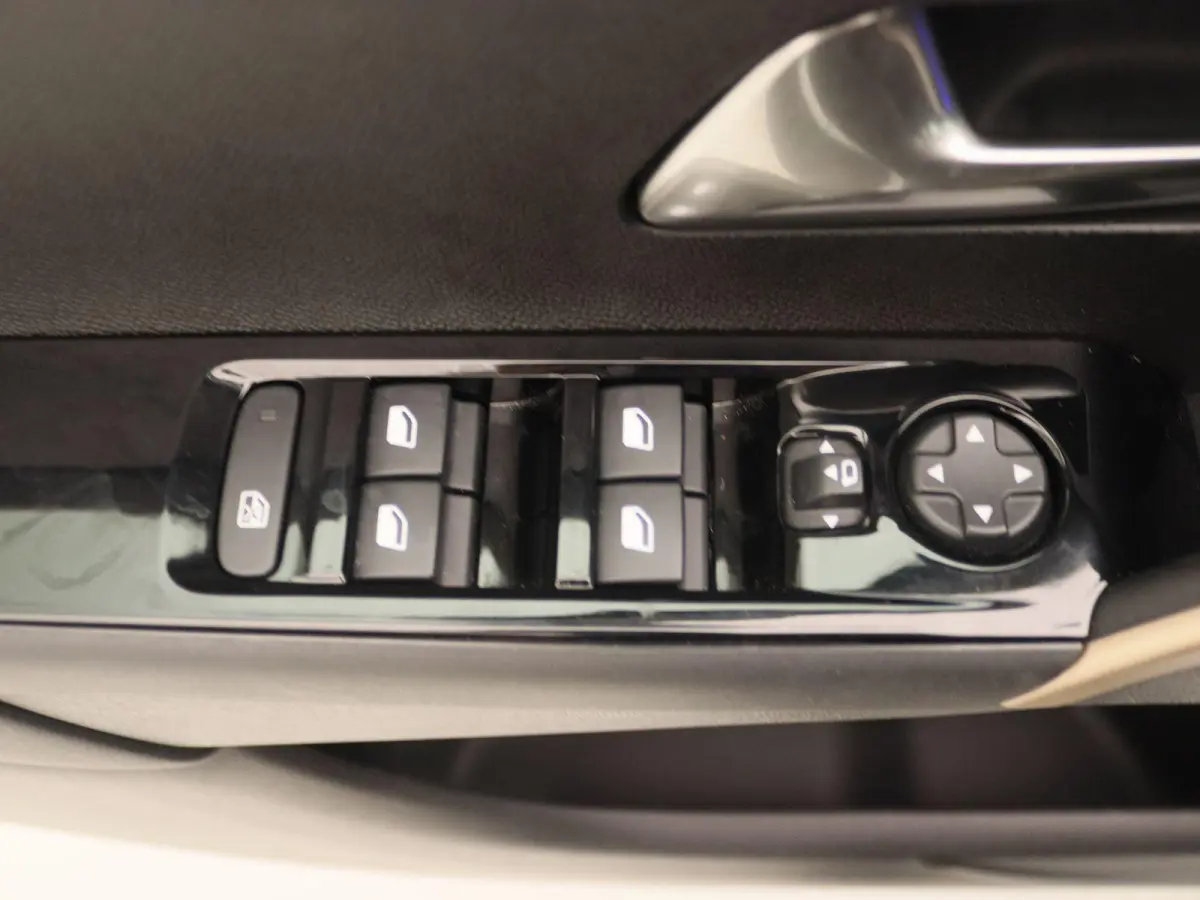 1.2 Turbo Hybrid LX | Camera Voor + Achter | Apple Carplay & Android Auto | Adaptive Cruise Control |