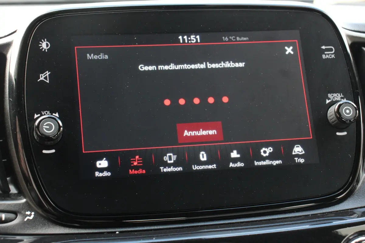 1.0 Hybrid 69pk Dolcevita Navigatie Apple CarPlay Android Auto Parkeerhulp achter Cruise Control Half leder Climatronic Lichtmetalen velgen
