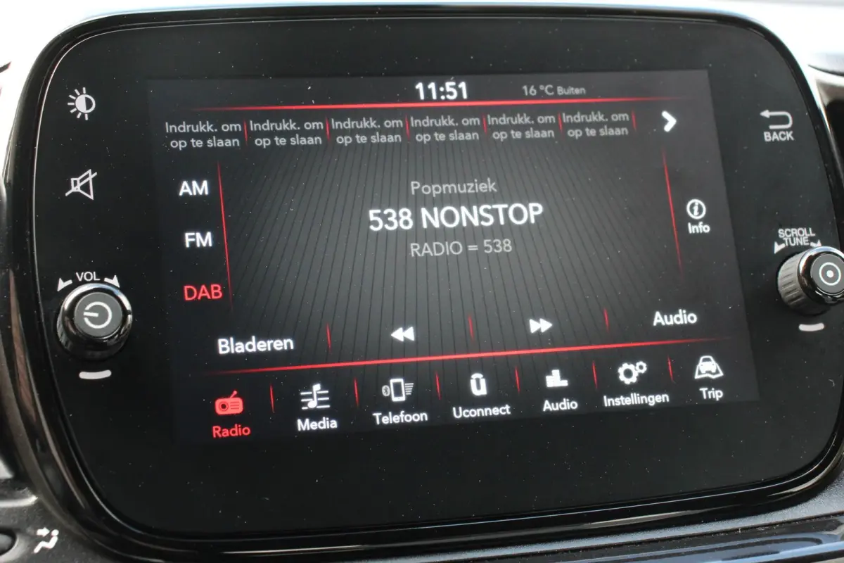 1.0 Hybrid 69pk Dolcevita Navigatie Apple CarPlay Android Auto Parkeerhulp achter Cruise Control Half leder Climatronic Lichtmetalen velgen