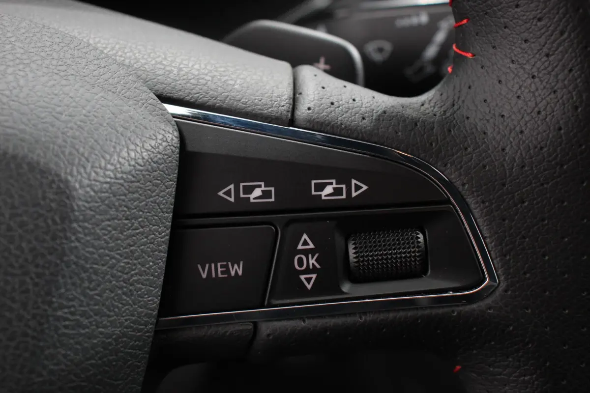 1.0 TSI 110 pk DSG FR Tech Parkeersensoren Camera Adaptieve Cruise Control Stoelverwarming Dodehoek Assistent Getinte ramen LED-verlichting voor