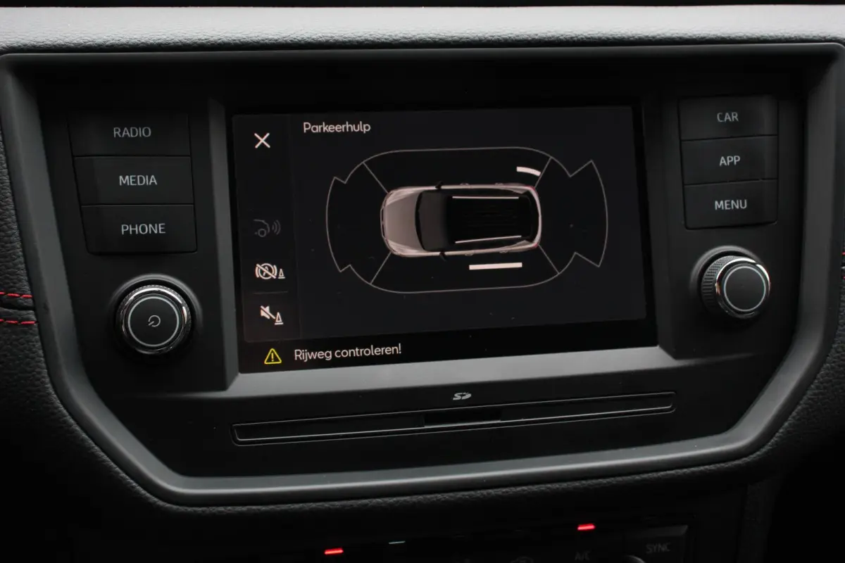 1.0 TSI 110 pk DSG FR Tech Parkeersensoren Camera Adaptieve Cruise Control Stoelverwarming Dodehoek Assistent Getinte ramen LED-verlichting voor