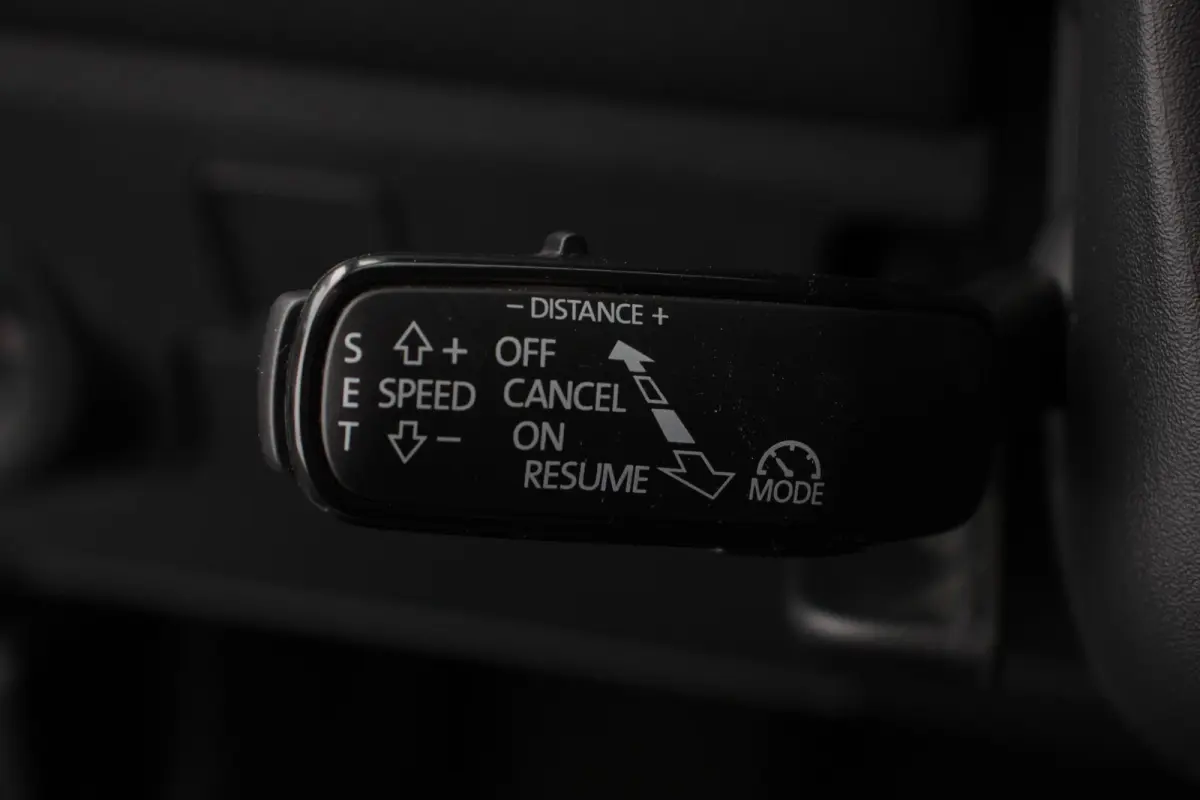 1.0 TSI 110 pk DSG FR Tech Parkeersensoren Camera Adaptieve Cruise Control Stoelverwarming Dodehoek Assistent Getinte ramen LED-verlichting voor