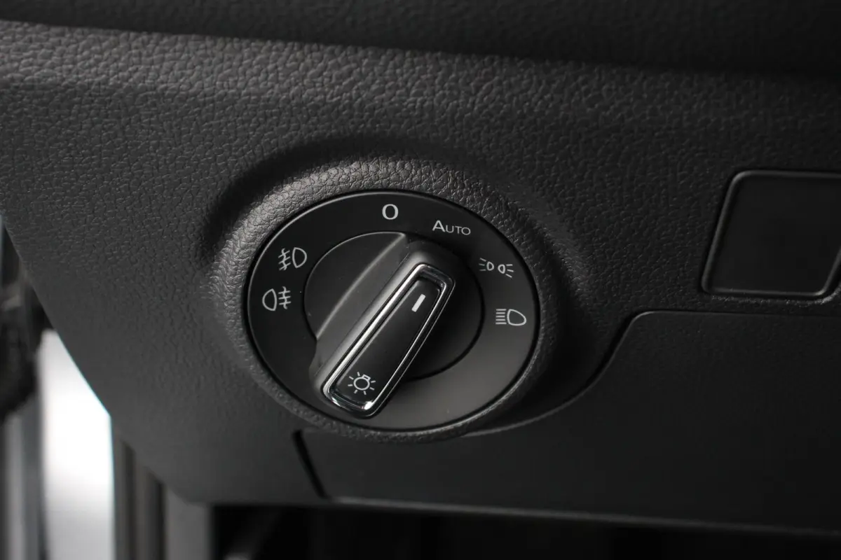 1.0 TSI 110 pk DSG FR Tech Parkeersensoren Camera Adaptieve Cruise Control Stoelverwarming Dodehoek Assistent Getinte ramen LED-verlichting voor