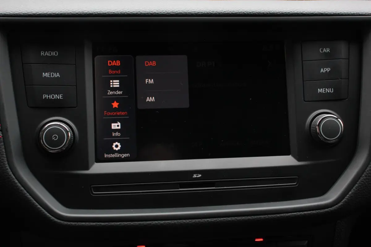 1.0 TSI 110 pk DSG FR Tech Parkeersensoren Camera Adaptieve Cruise Control Stoelverwarming Dodehoek Assistent Getinte ramen LED-verlichting voor