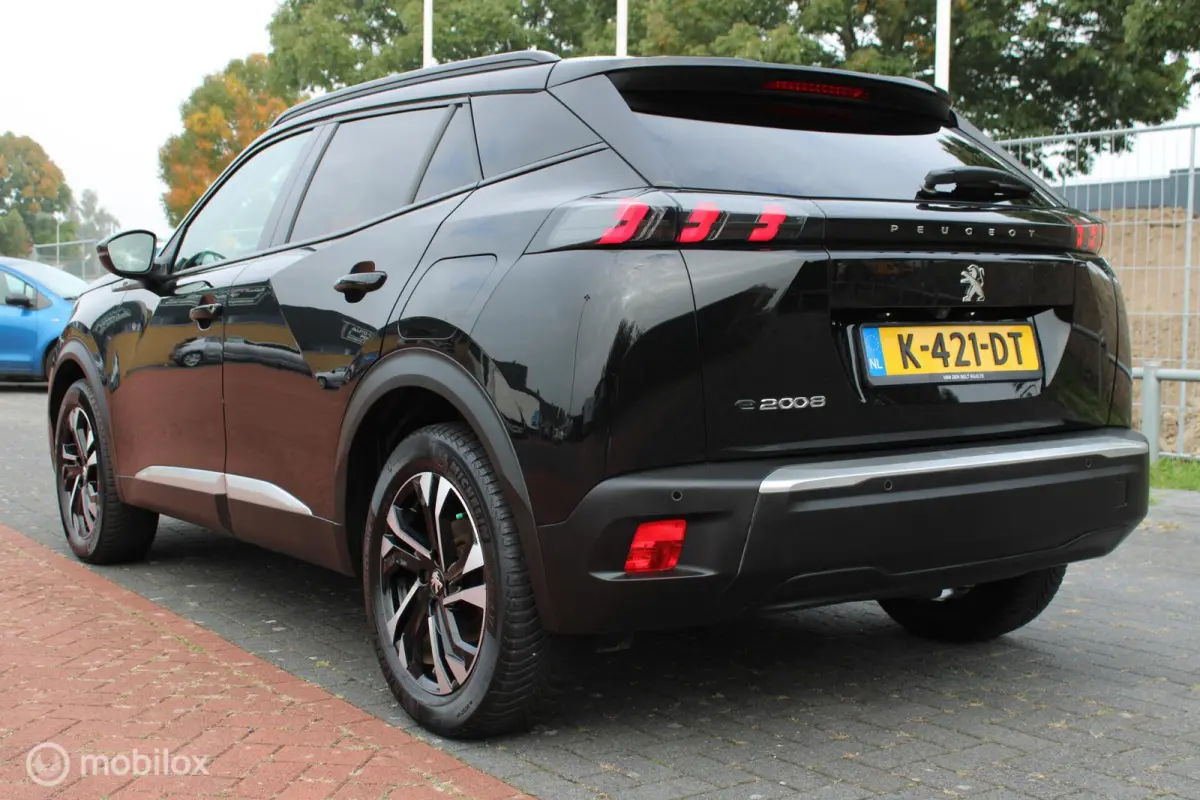EV Allure 50 kWh, Navi, App connect, Cruise, Clima, Pdc + Camera, Donker glas, All Season banden