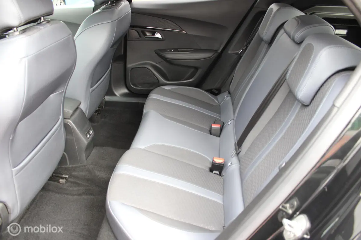 EV Allure 50 kWh, Navi, App connect, Cruise, Clima, Pdc + Camera, Donker glas, All Season banden