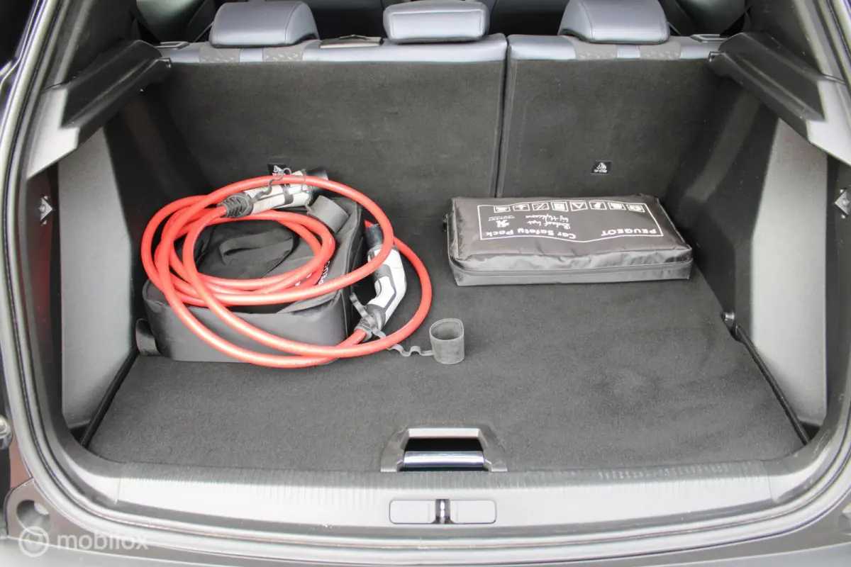 EV Allure 50 kWh, Navi, App connect, Cruise, Clima, Pdc + Camera, Donker glas, All Season banden