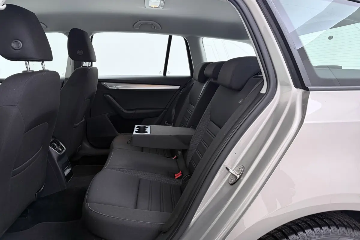 1.0 TSI Greentech Ambition Business | Trekhaak | CarPlay | Org NL | Niet netjes | Cruise control | Climate
