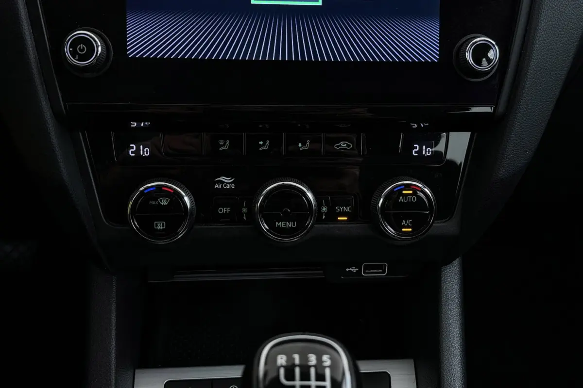 1.0 TSI Greentech Ambition Business | Trekhaak | CarPlay | Org NL | Niet netjes | Cruise control | Climate