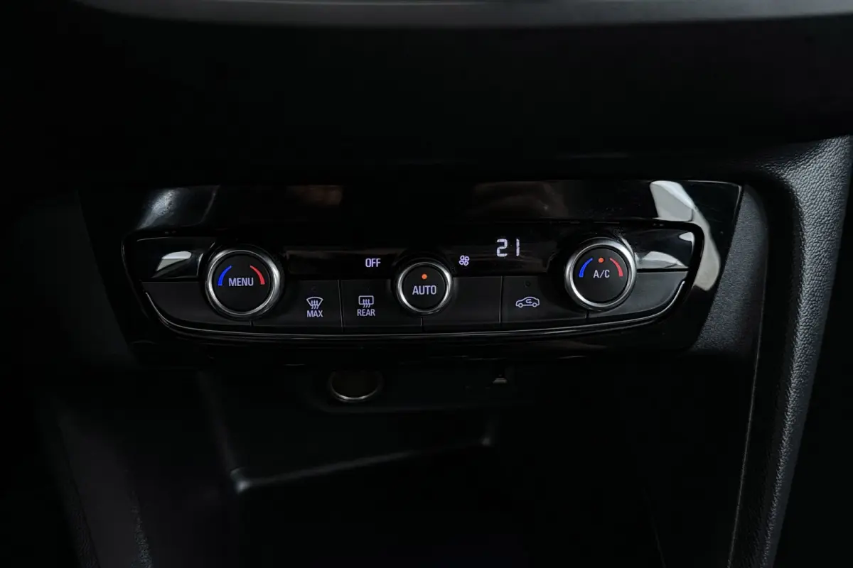 Edition 50 kWh | Org NL | CarPlay | SOH 94% | 3 Fase | 40.000 KM ! | Climate Control | Parkeersensoren | BTW |