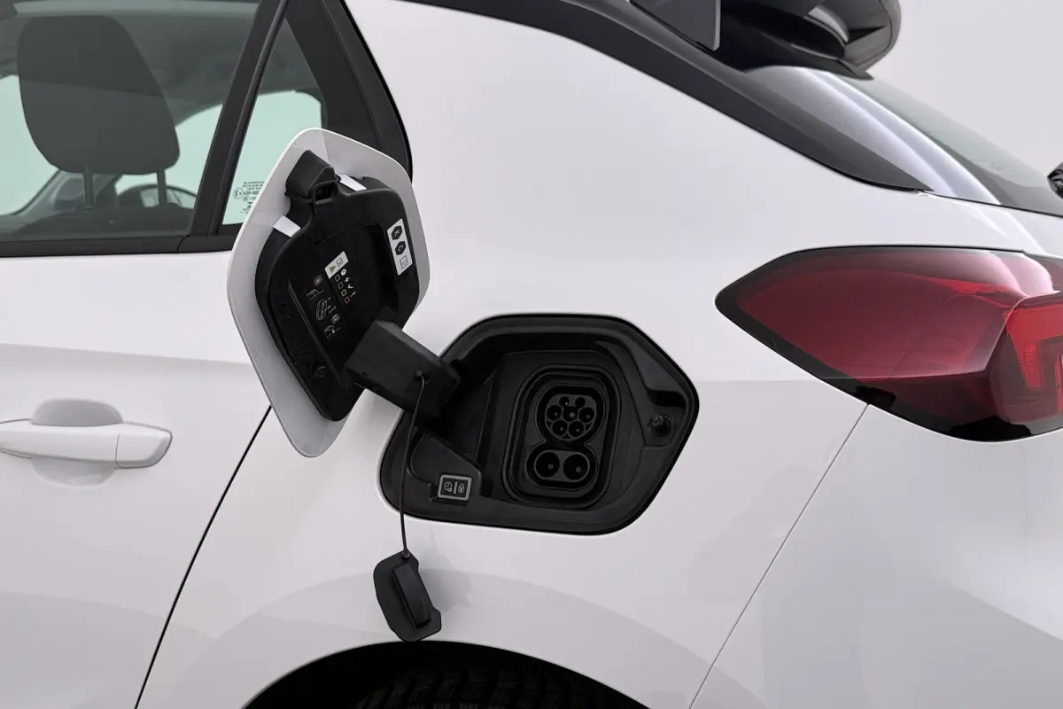 Edition 50 kWh | Org NL | CarPlay | SOH 94% | 3 Fase | 40.000 KM ! | Climate Control | Parkeersensoren | BTW |