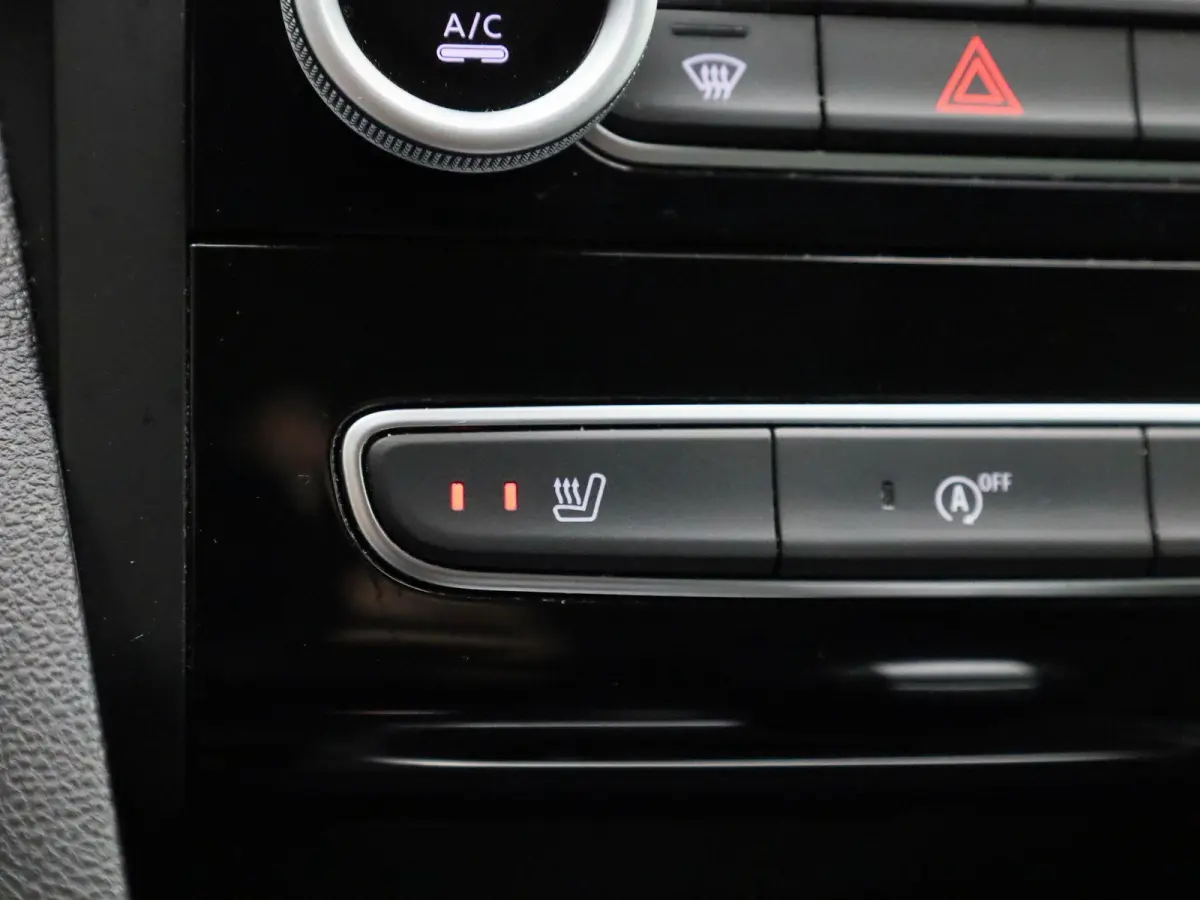 1.3 TCe 140 Techno | Achteruitrijcamera | Cruise Control | Climate Control | Stoelverwarming |