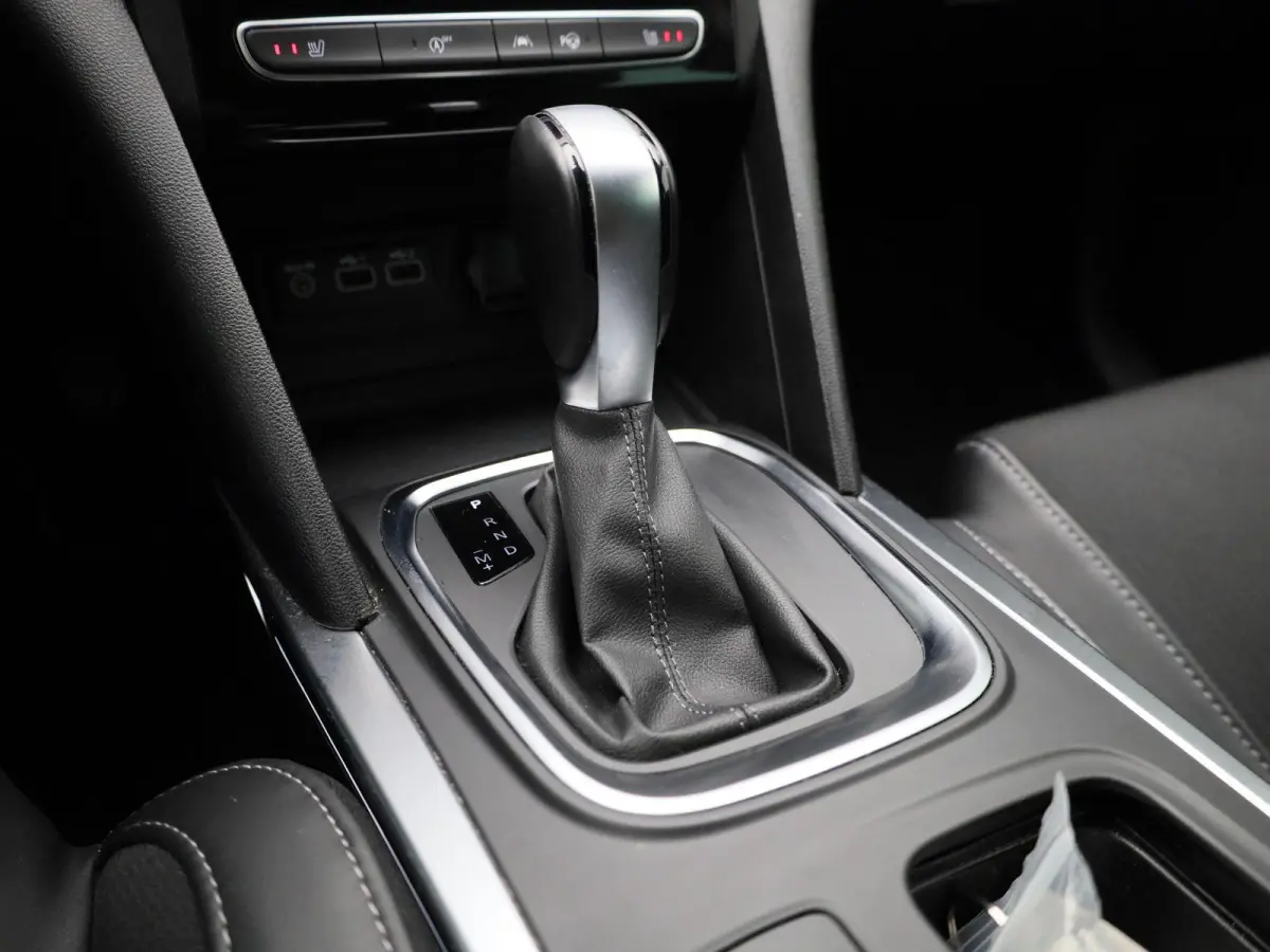 1.3 TCe 140 Techno | Achteruitrijcamera | Cruise Control | Climate Control | Stoelverwarming |