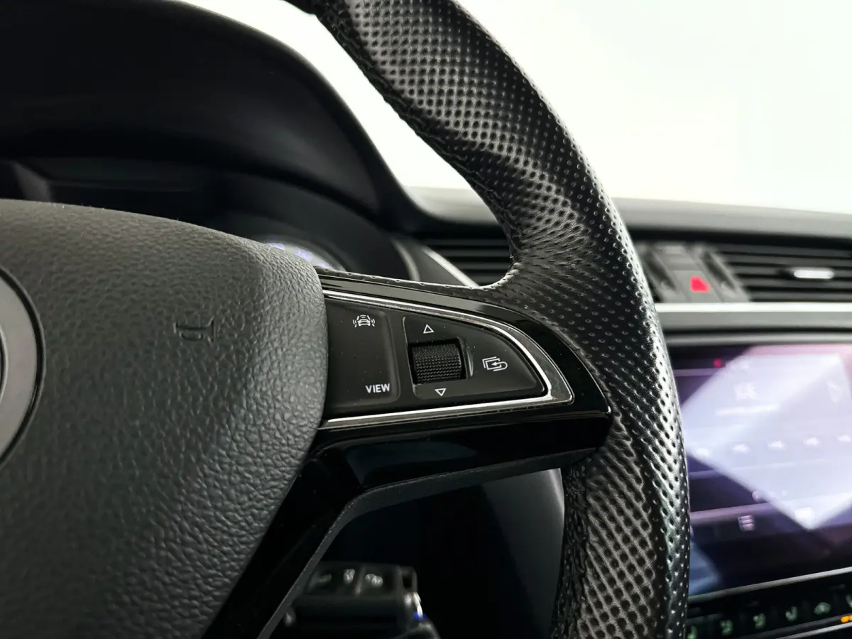 1.5 TSI Greentech Business Edition | Park assist | Cruise control | Stoelverwarming | Extra getint glas