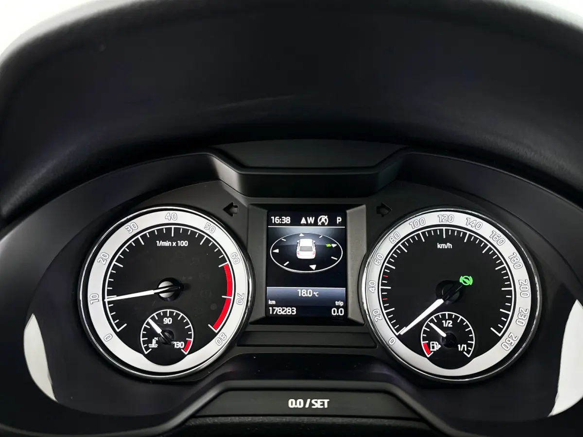 1.5 TSI Greentech Business Edition | Park assist | Cruise control | Stoelverwarming | Extra getint glas