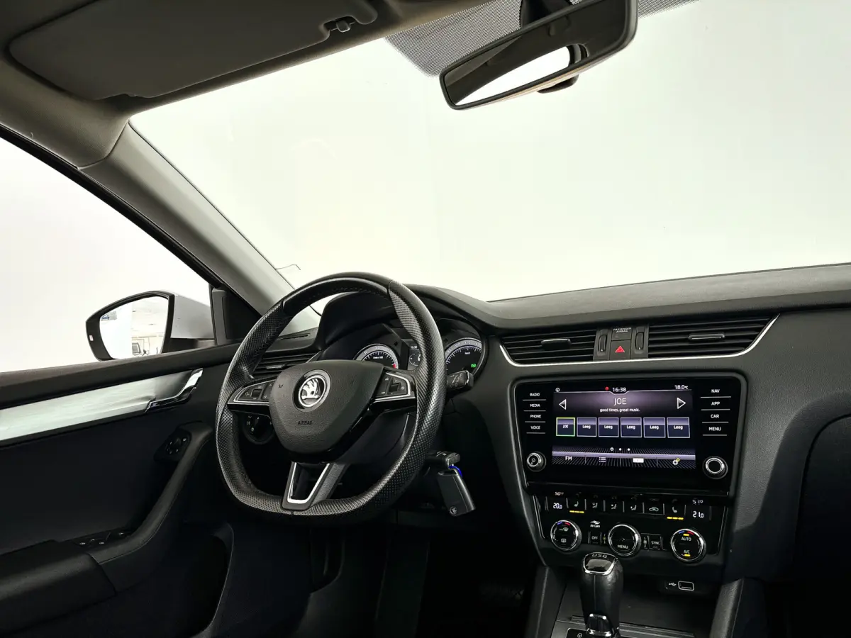 1.5 TSI Greentech Business Edition | Park assist | Cruise control | Stoelverwarming | Extra getint glas