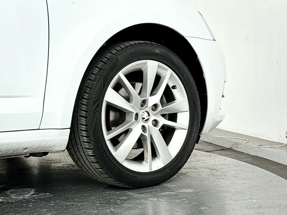 1.5 TSI Greentech Business Edition | Park assist | Cruise control | Stoelverwarming | Extra getint glas