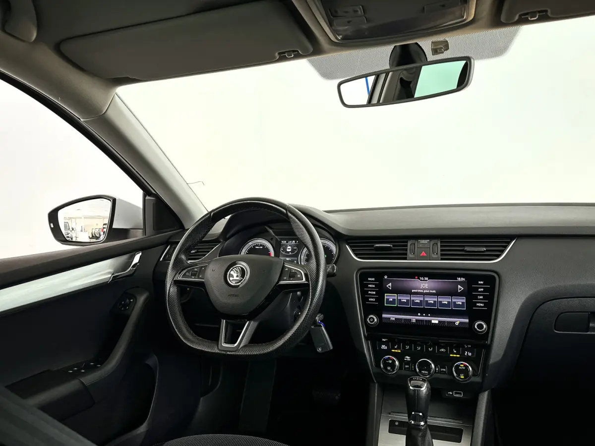 1.5 TSI Greentech Business Edition | Park assist | Cruise control | Stoelverwarming | Extra getint glas
