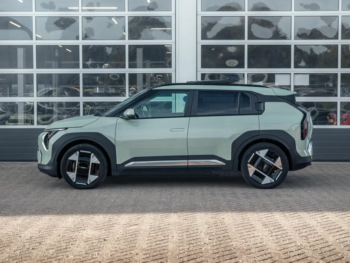 Plus Advanced 81.4 kWh | Leder | Sunroof | Elektrisch verstelbare bestuurderstoel