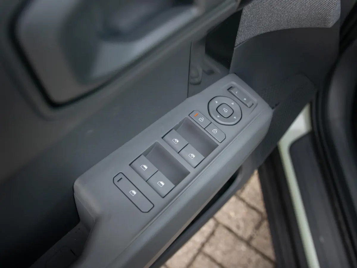 Plus Advanced 81.4 kWh | Leder | Sunroof | Elektrisch verstelbare bestuurderstoel