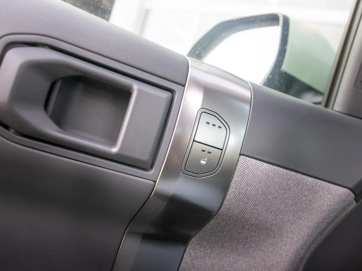 Plus Advanced 81.4 kWh | Leder | Sunroof | Elektrisch verstelbare bestuurderstoel