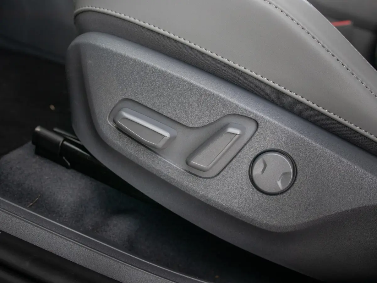 Plus Advanced 81.4 kWh | Leder | Sunroof | Elektrisch verstelbare bestuurderstoel