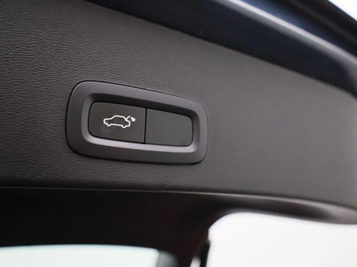 2.0 T4 Inscription | Automaat | Achteruitrijcamera | Parkeersensoren | Stoelverwarming |