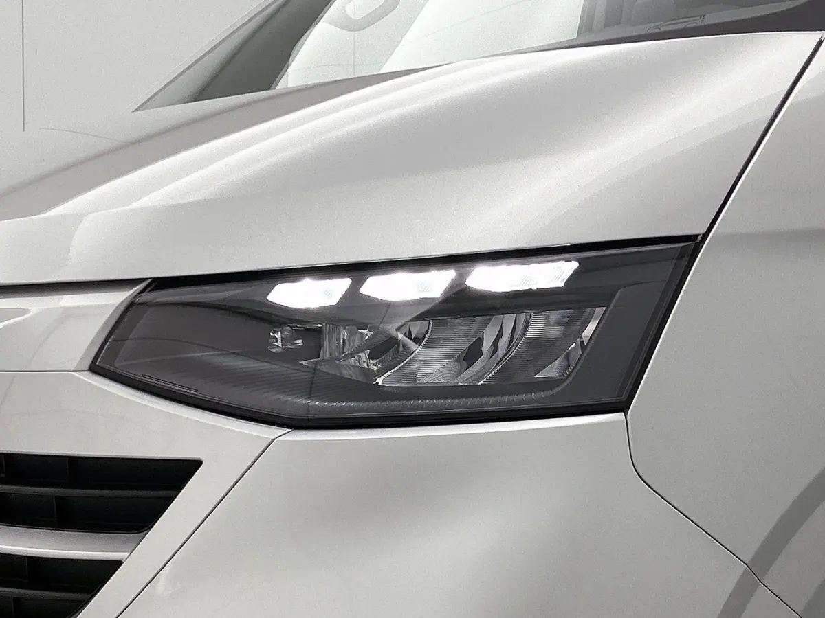 2.5 eHybrid L2H1 Style 233 PK | Automaat | Airco | Navigatie | Camera | Parkeerhulp voor + achter | Multifunctioneel stuur | App-Connect | Adaptieve Cruise Control |