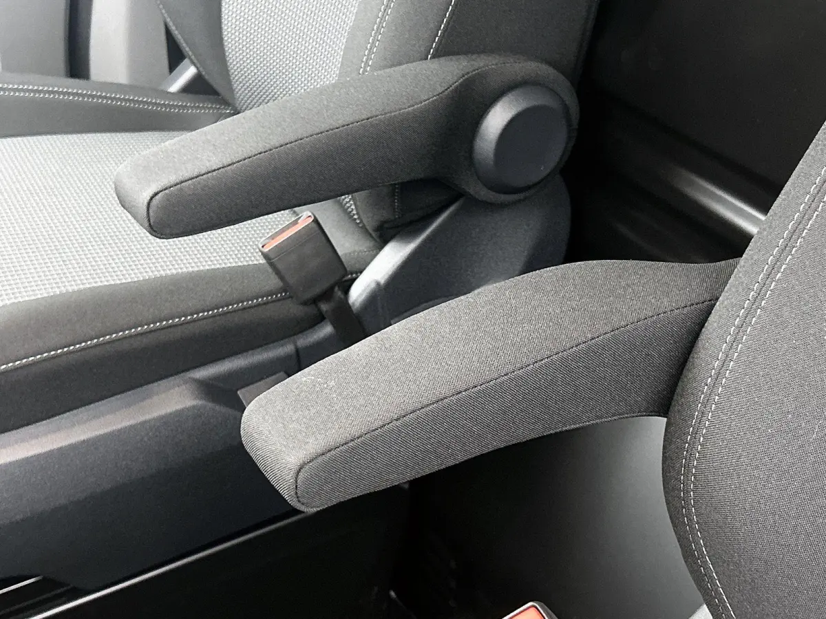 2.5 eHybrid L2H1 Style 233 PK | Automaat | Airco | Navigatie | Camera | Parkeerhulp voor + achter | Multifunctioneel stuur | App-Connect | Adaptieve Cruise Control |