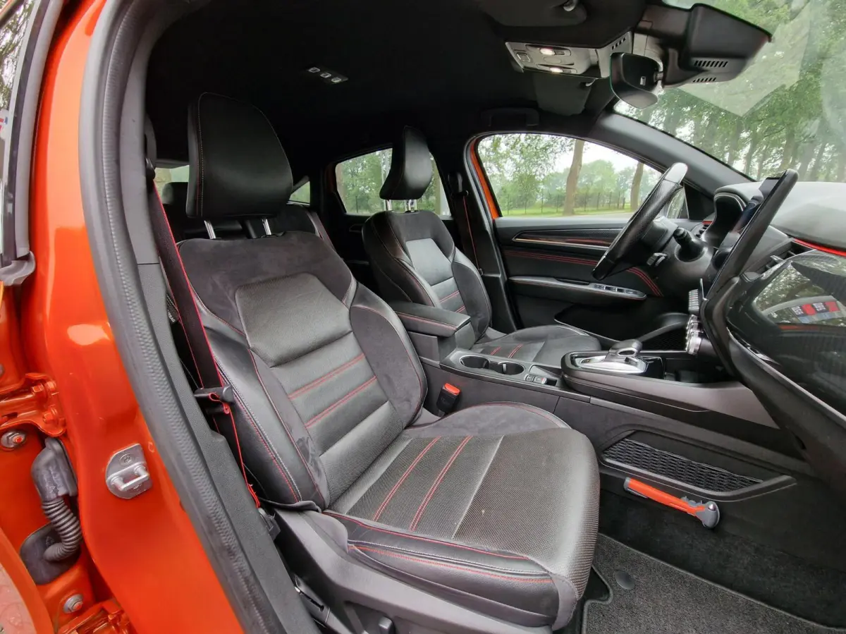 1.6 E-Tech Hybrid 145 R.S. Line|Bose|Carbon|18-inch|LED|Carplay|Camera|ACC|Stoelverwarming|Leder|