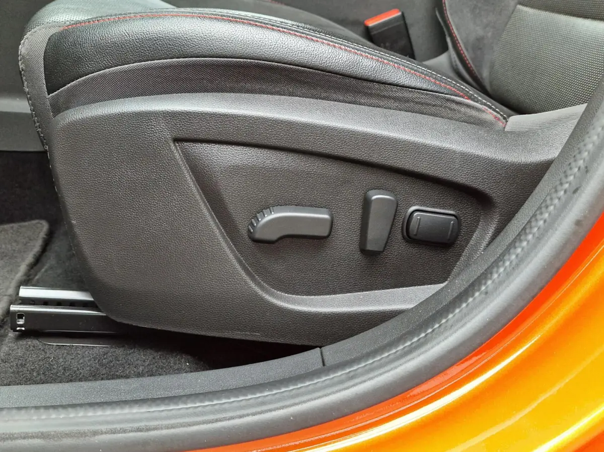 1.6 E-Tech Hybrid 145 R.S. Line|Bose|Carbon|18-inch|LED|Carplay|Camera|ACC|Stoelverwarming|Leder|