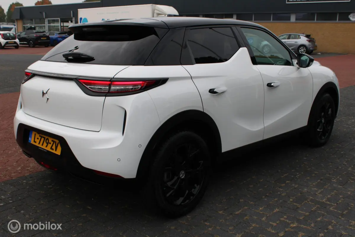 Performance Line 50 kWh, Alcantara Interieur + dashboard, Navi, App connect, Stoelverwarming, Sportstoelen, Donker glas, Cruise, Clima, Pdc + camera