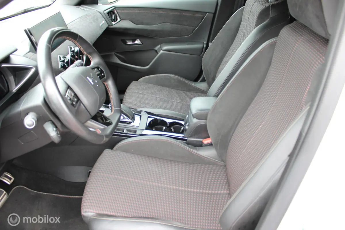 Performance Line 50 kWh, Alcantara Interieur + dashboard, Navi, App connect, Stoelverwarming, Sportstoelen, Donker glas, Cruise, Clima, Pdc + camera