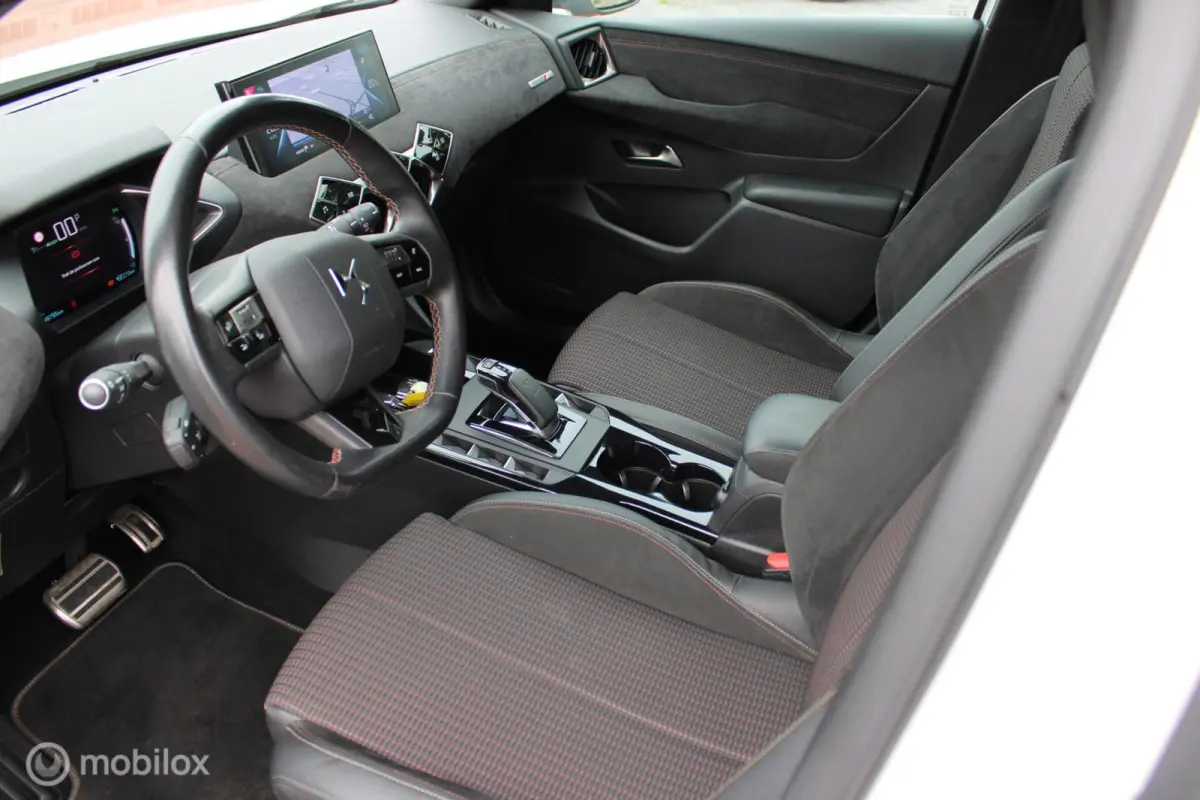Performance Line 50 kWh, Alcantara Interieur + dashboard, Navi, App connect, Stoelverwarming, Sportstoelen, Donker glas, Cruise, Clima, Pdc + camera