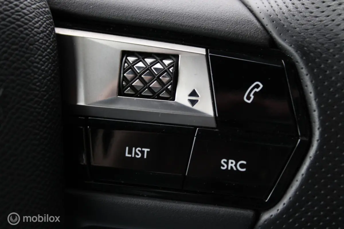 Performance Line 50 kWh, Alcantara Interieur + dashboard, Navi, App connect, Stoelverwarming, Sportstoelen, Donker glas, Cruise, Clima, Pdc + camera