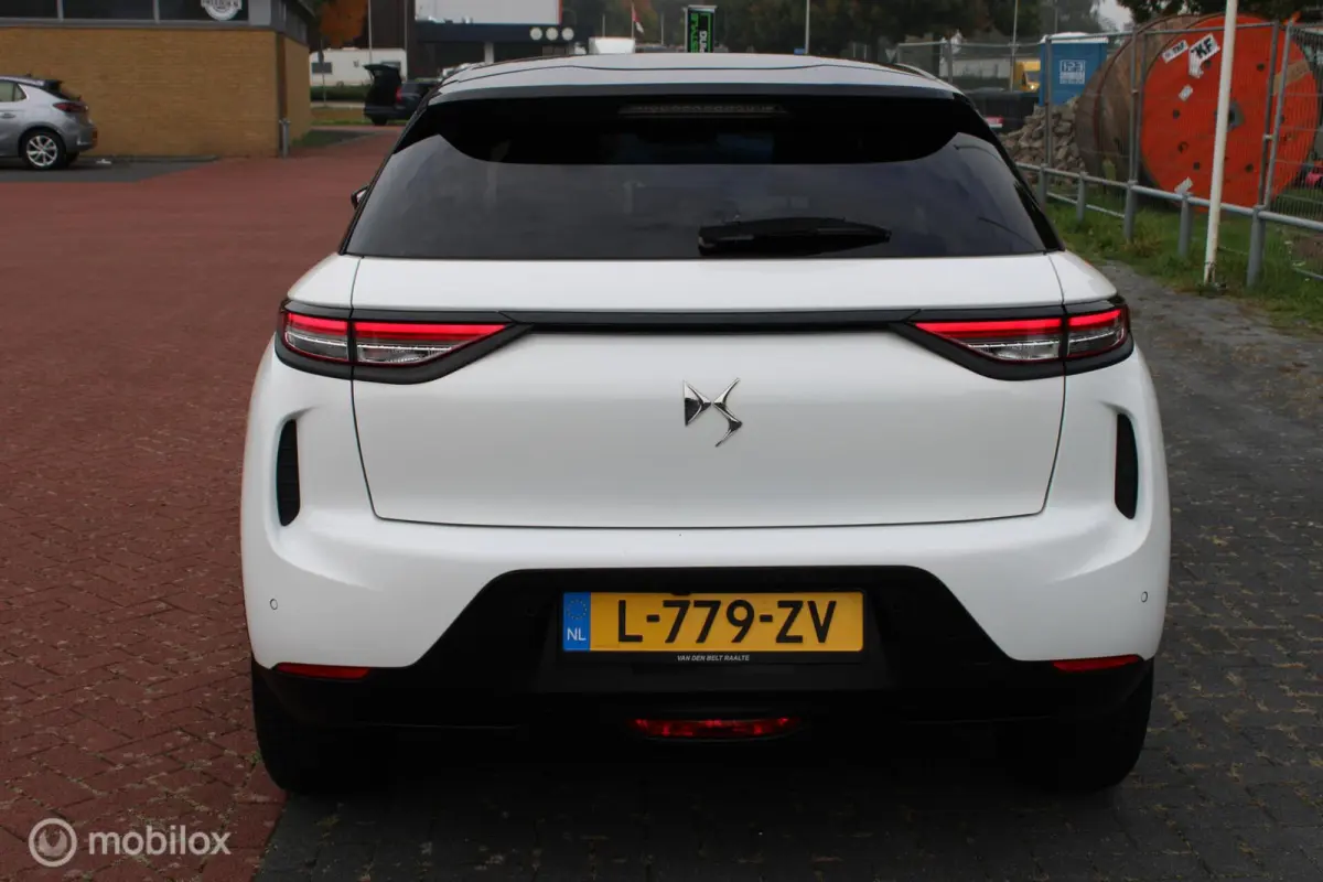 Performance Line 50 kWh, Alcantara Interieur + dashboard, Navi, App connect, Stoelverwarming, Sportstoelen, Donker glas, Cruise, Clima, Pdc + camera