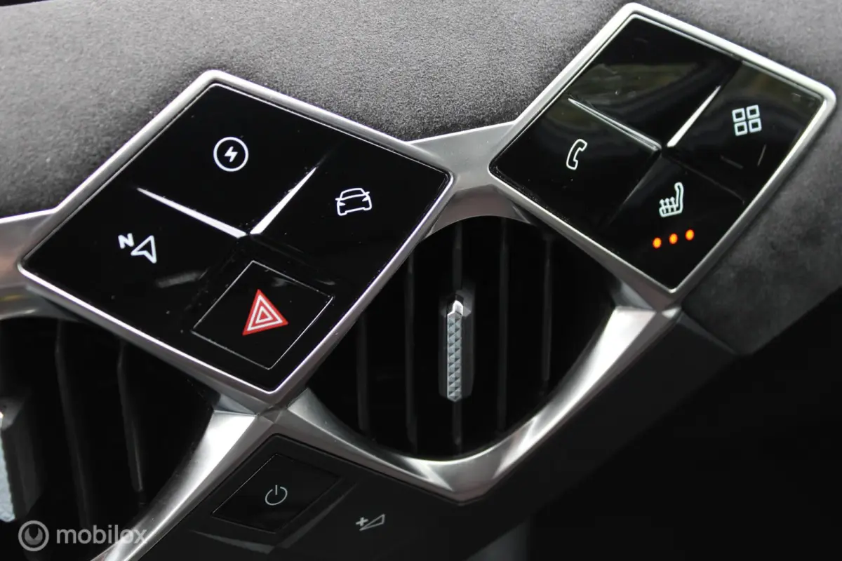 Performance Line 50 kWh, Alcantara Interieur + dashboard, Navi, App connect, Stoelverwarming, Sportstoelen, Donker glas, Cruise, Clima, Pdc + camera