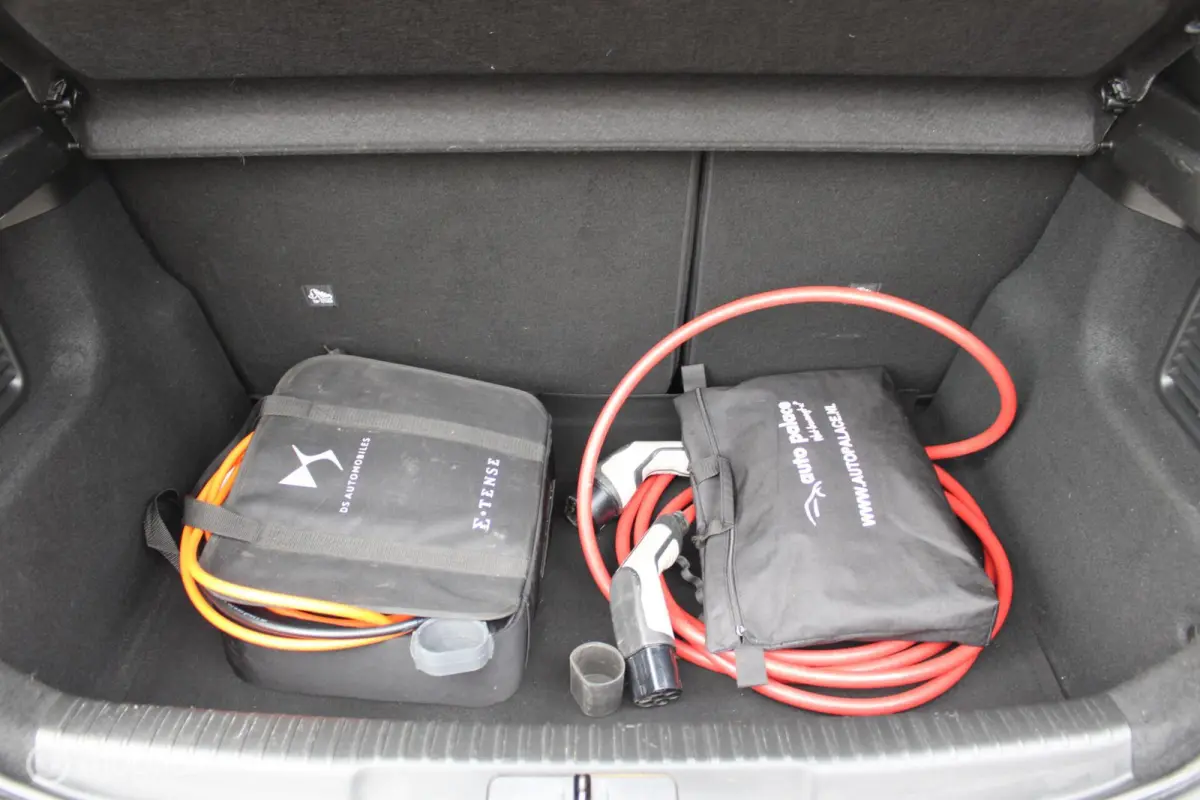 Performance Line 50 kWh, Alcantara Interieur + dashboard, Navi, App connect, Stoelverwarming, Sportstoelen, Donker glas, Cruise, Clima, Pdc + camera