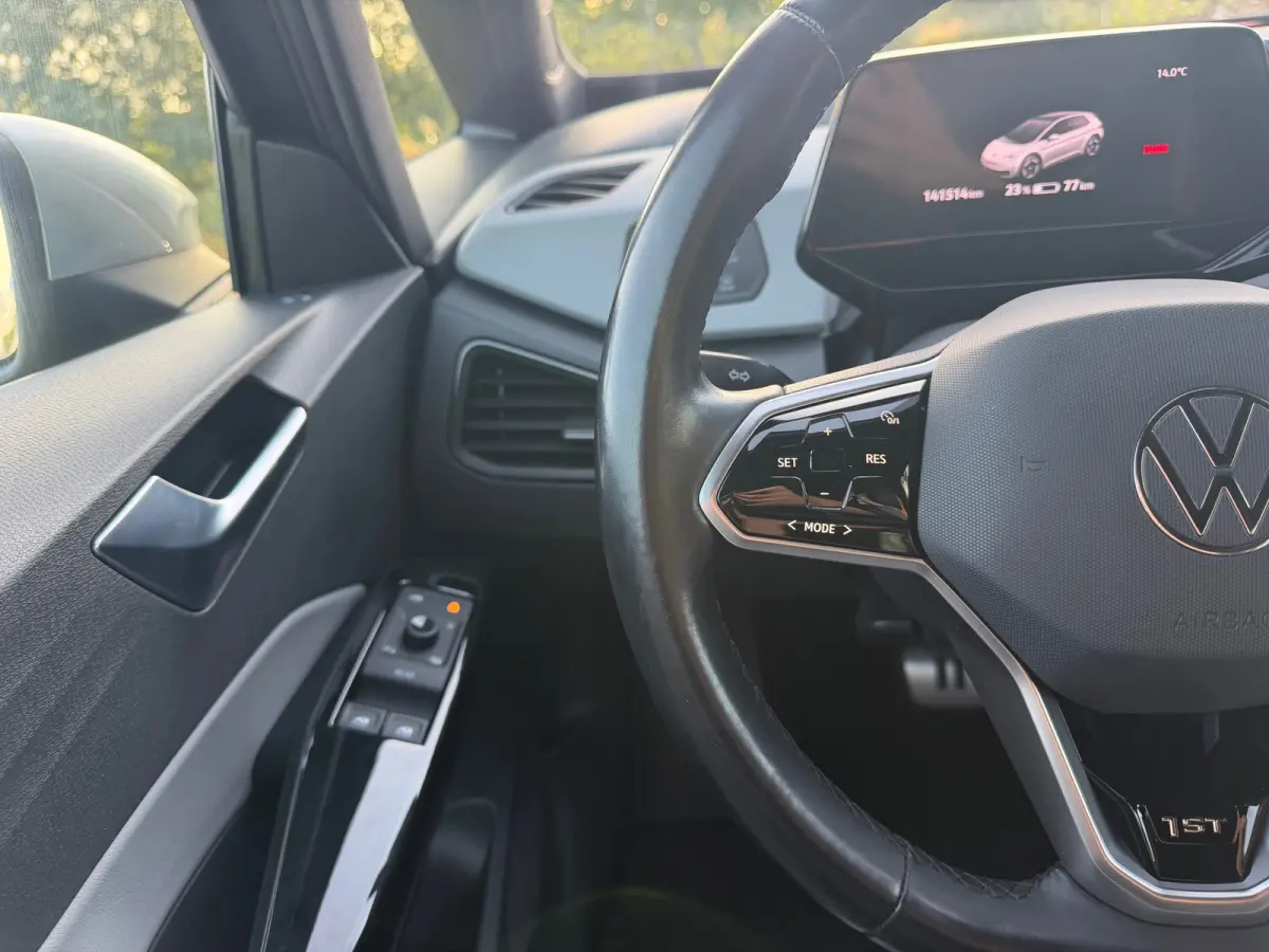 First Plus 58 kWh - Mangan Grey - Carplay/Camera/Adaptive