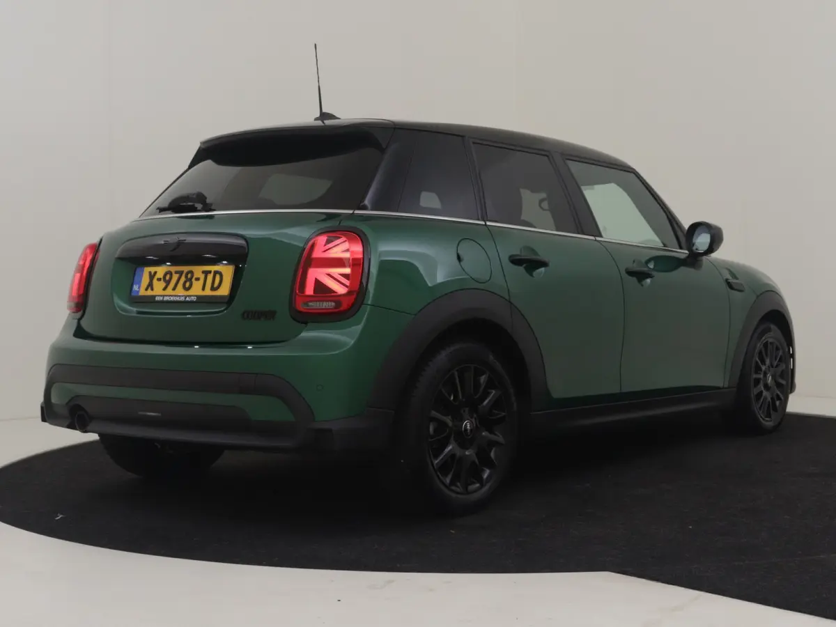 1.5 Cooper Camden Edition Automaat | Leder l Climate control | Cruise control | Navigatie | Parkeersensoren | App Connect | LED | DAB | 16"LMV