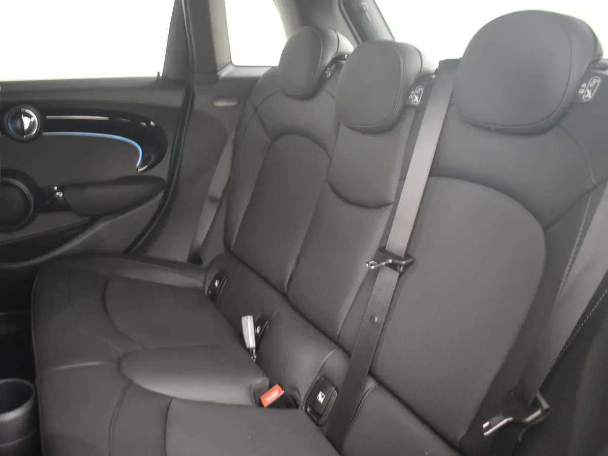 1.5 Cooper Camden Edition Automaat | Leder l Climate control | Cruise control | Navigatie | Parkeersensoren | App Connect | LED | DAB | 16"LMV