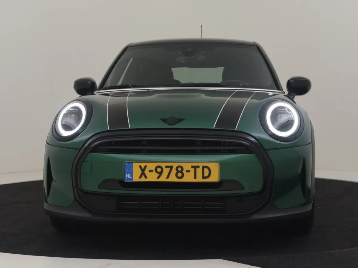 1.5 Cooper Camden Edition Automaat | Leder l Climate control | Cruise control | Navigatie | Parkeersensoren | App Connect | LED | DAB | 16"LMV
