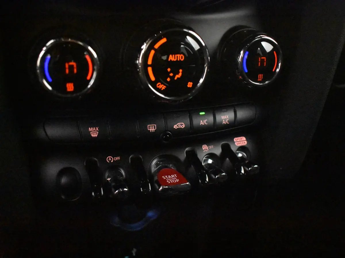 1.5 Cooper Camden Edition Automaat | Leder l Climate control | Cruise control | Navigatie | Parkeersensoren | App Connect | LED | DAB | 16"LMV