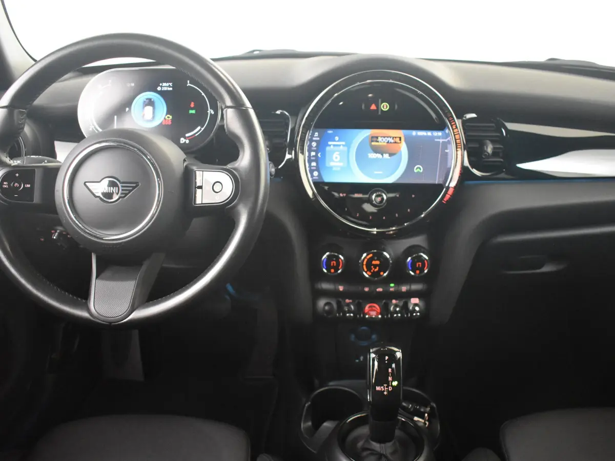 1.5 Cooper Camden Edition Automaat | Leder l Climate control | Cruise control | Navigatie | Parkeersensoren | App Connect | LED | DAB | 16"LMV
